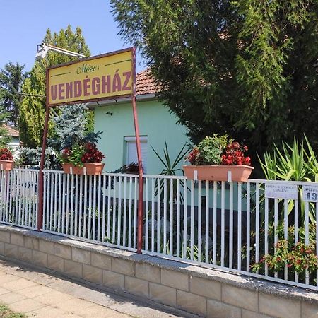 Ópusztaszeri Mózes Vendégház Esterno foto