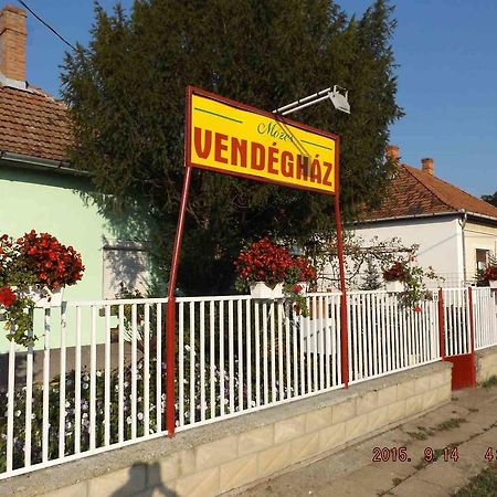 Ópusztaszeri Mózes Vendégház Esterno foto