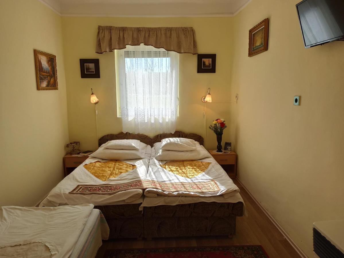 Ópusztaszeri Mózes Vendégház Esterno foto