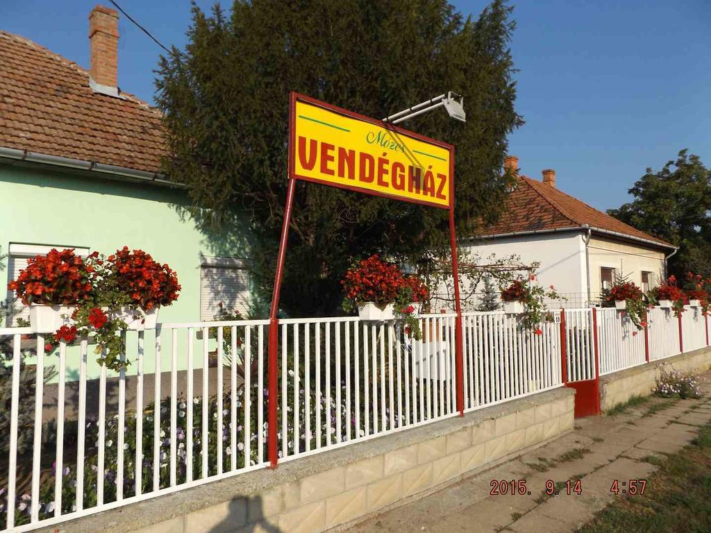Ópusztaszeri Mózes Vendégház Esterno foto